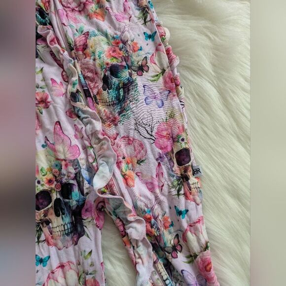 Bums & Roses Killer Queen Ruffle Romper 18-24 Months Pink Floral Skulls Sleeper - Picture 4 of 11